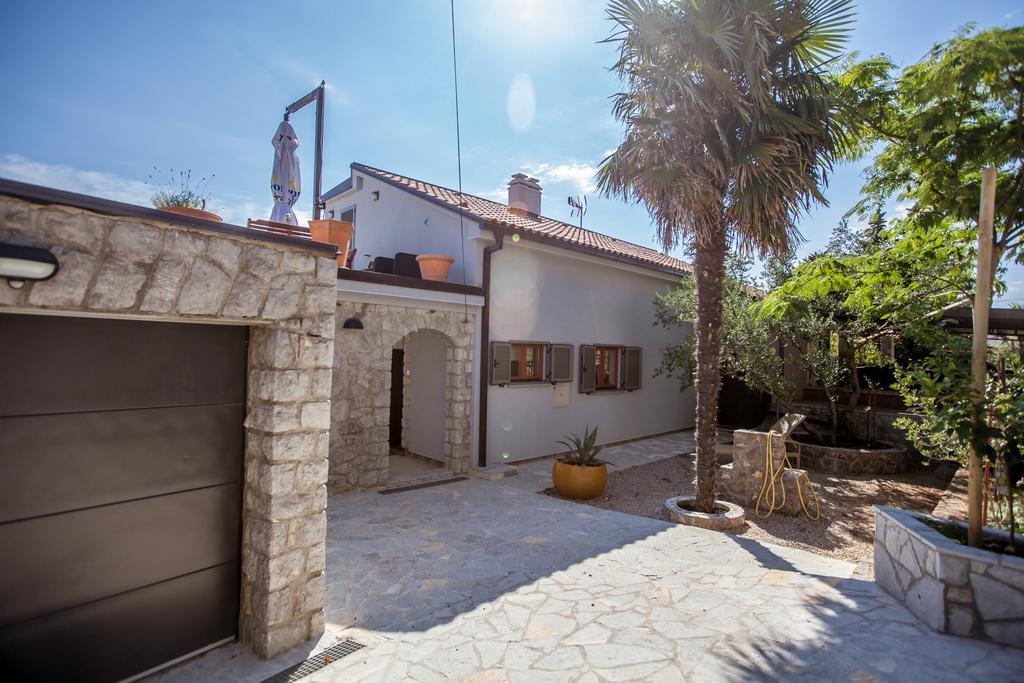Apartments Ana Malinska Εξωτερικό φωτογραφία
